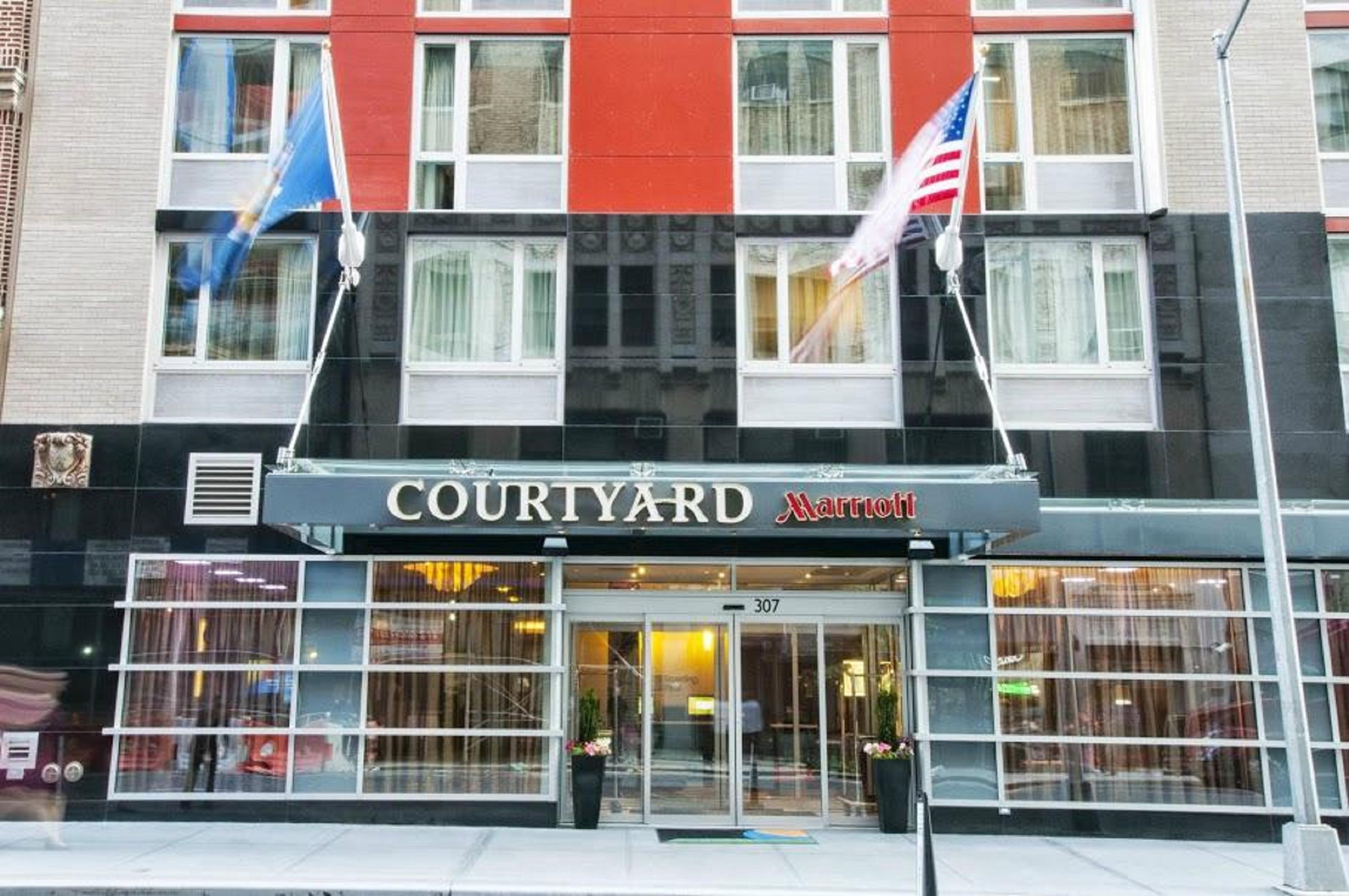 Отель Courtyard By Marriott Times Square West Нью-Йорк Экстерьер фото